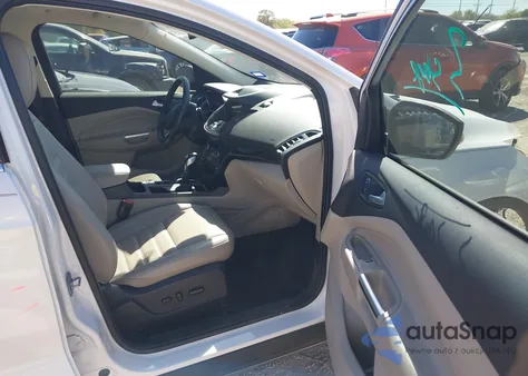 2019 Ford Escape Titanium z USA, uszkodzony, nr VIN 1FMCU0J95KUA18452
